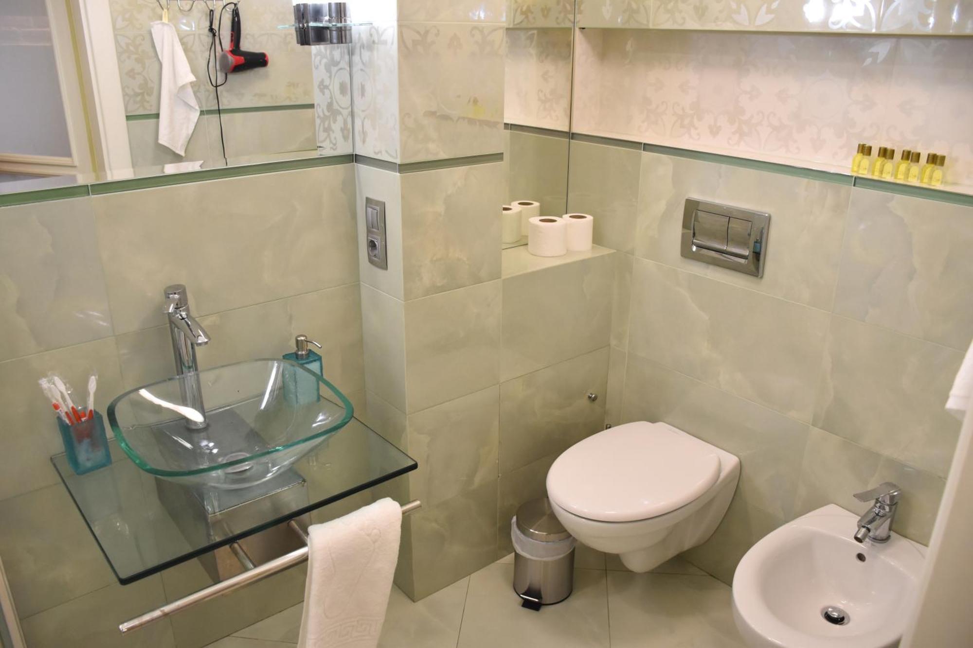 לבוב Renewed Central Apartment מראה חיצוני תמונה