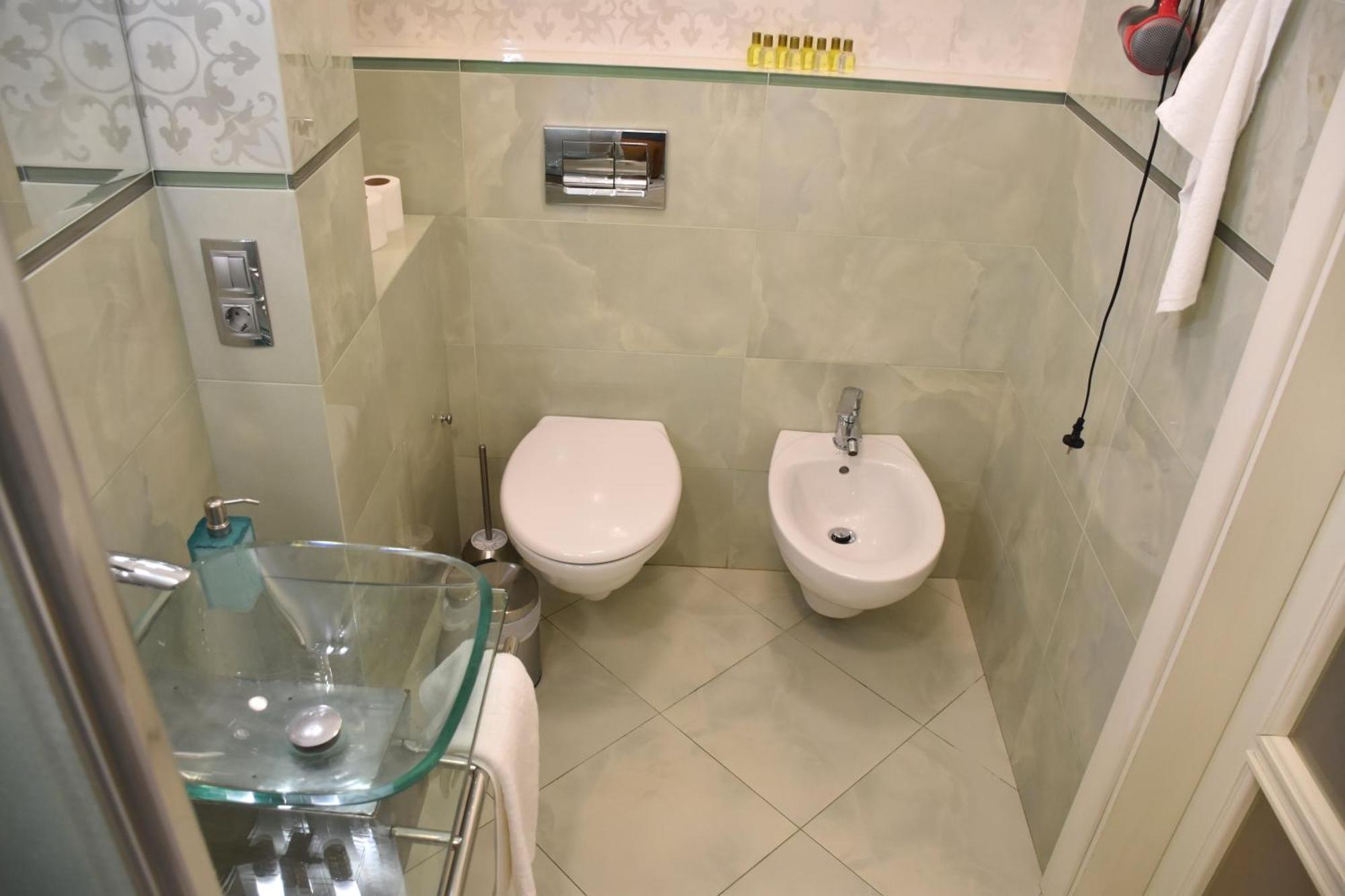 לבוב Renewed Central Apartment מראה חיצוני תמונה