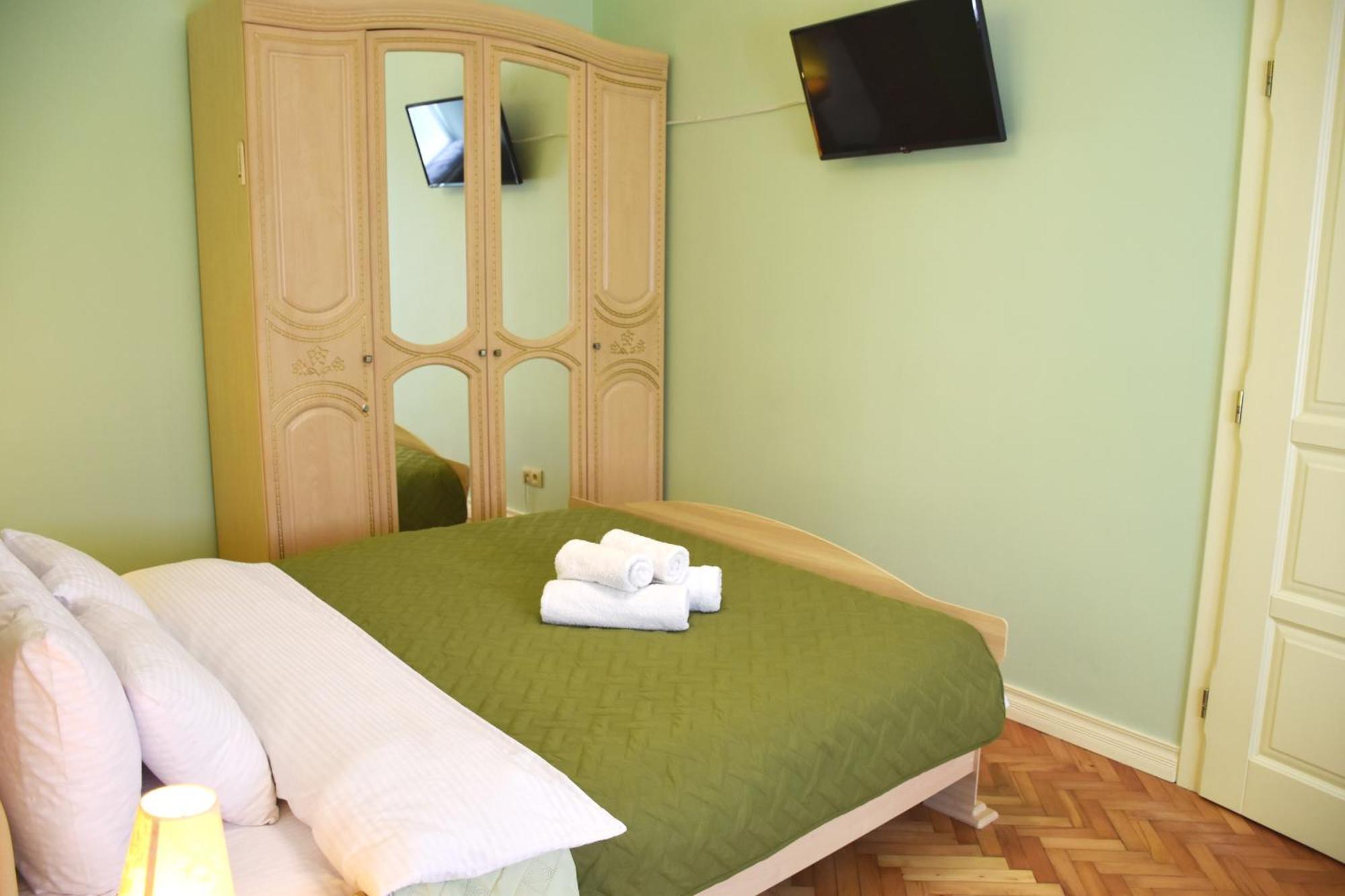 לבוב Renewed Central Apartment מראה חיצוני תמונה